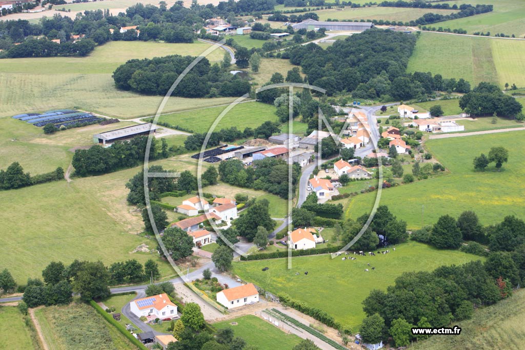 Photo arienne de Le Bignon (Landreau)