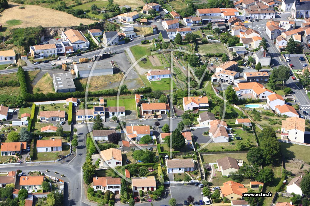 Photo arienne de Maisdon-sur-Svre