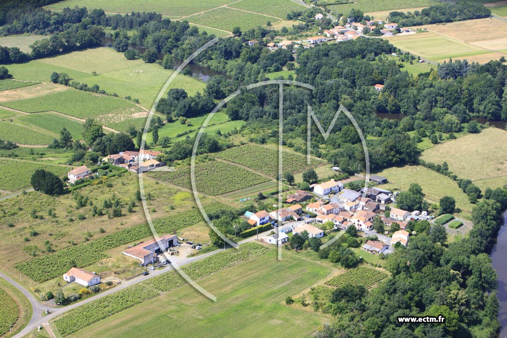 Photo arienne de Monnires (Les Coteaux)