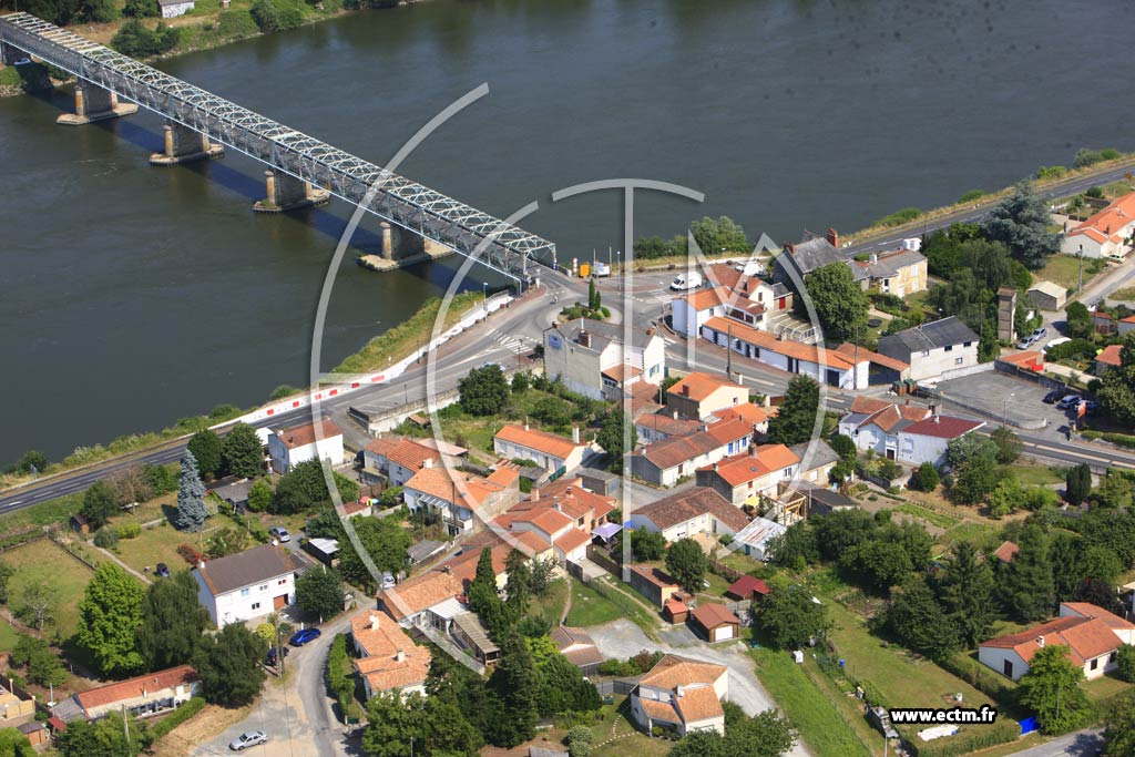 Photo arienne de Saint-Julien-de-Concelles (Le Bout des Ponts)
