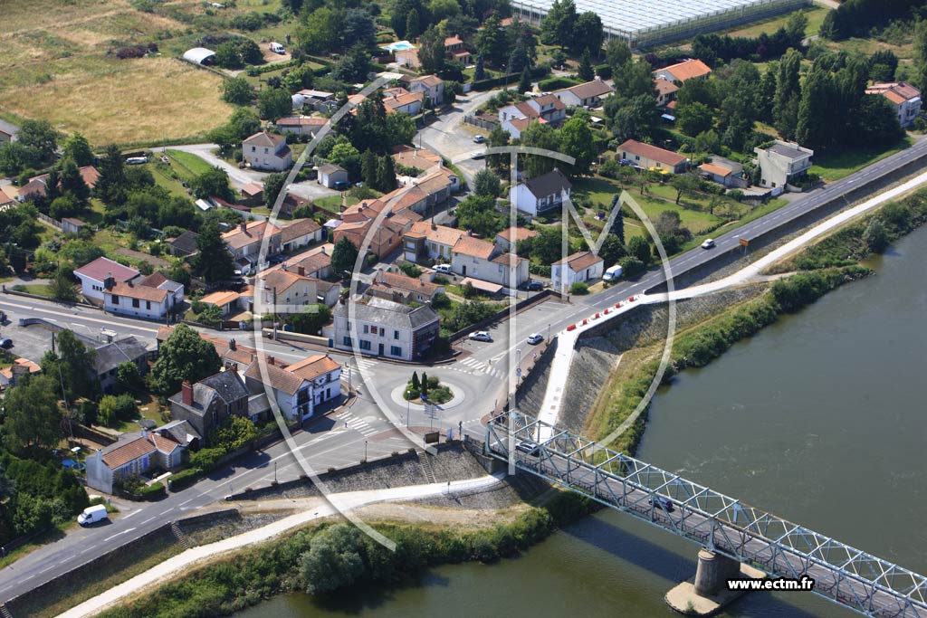 Photo arienne de Saint-Julien-de-Concelles (Le Bout des Ponts)