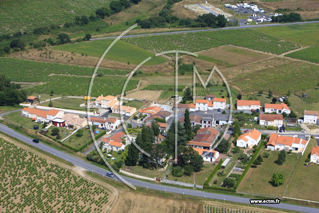 Photo arienne de Vallet (Le Puy Jahail)