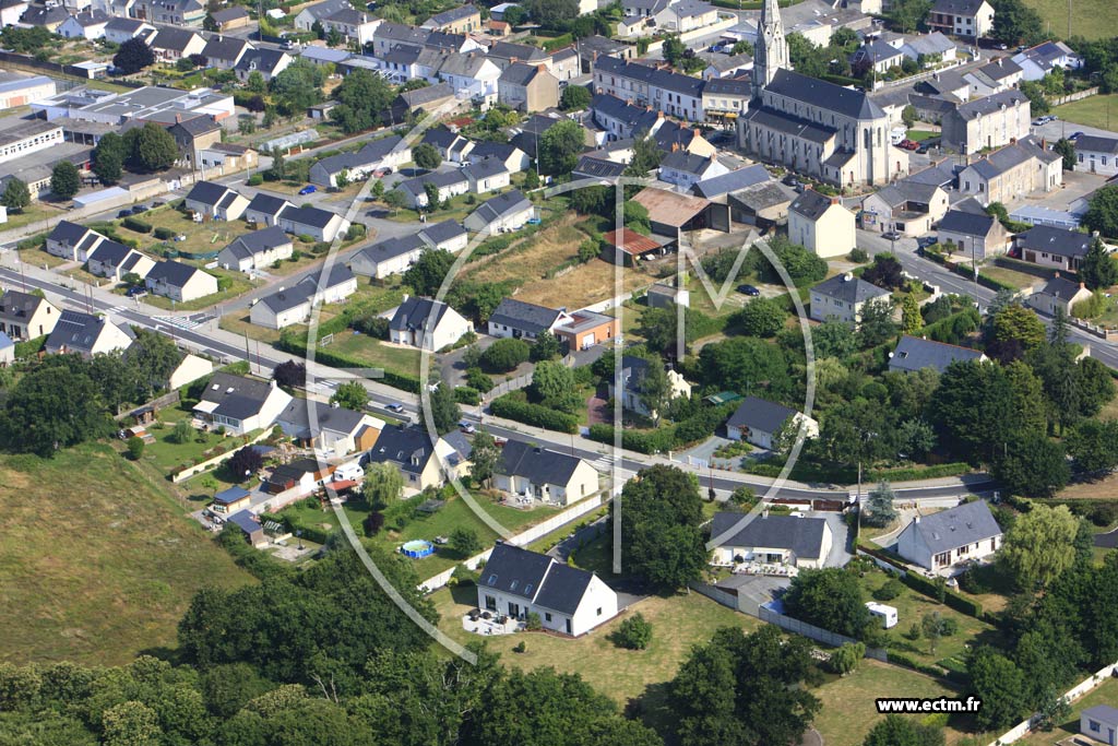 Photo arienne de Prinquiau (Eglise)