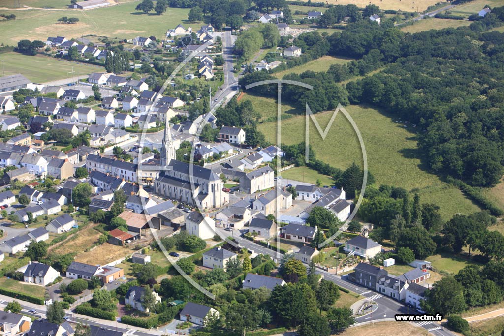 Photo arienne de Prinquiau (Eglise)