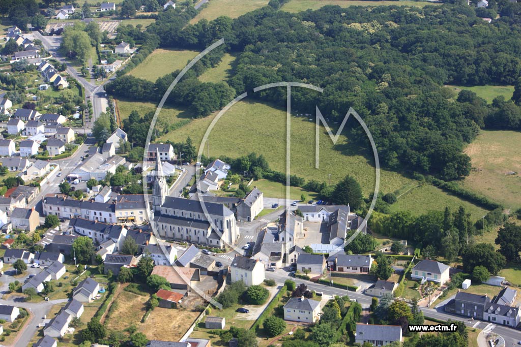 Photo arienne de Prinquiau (Eglise)