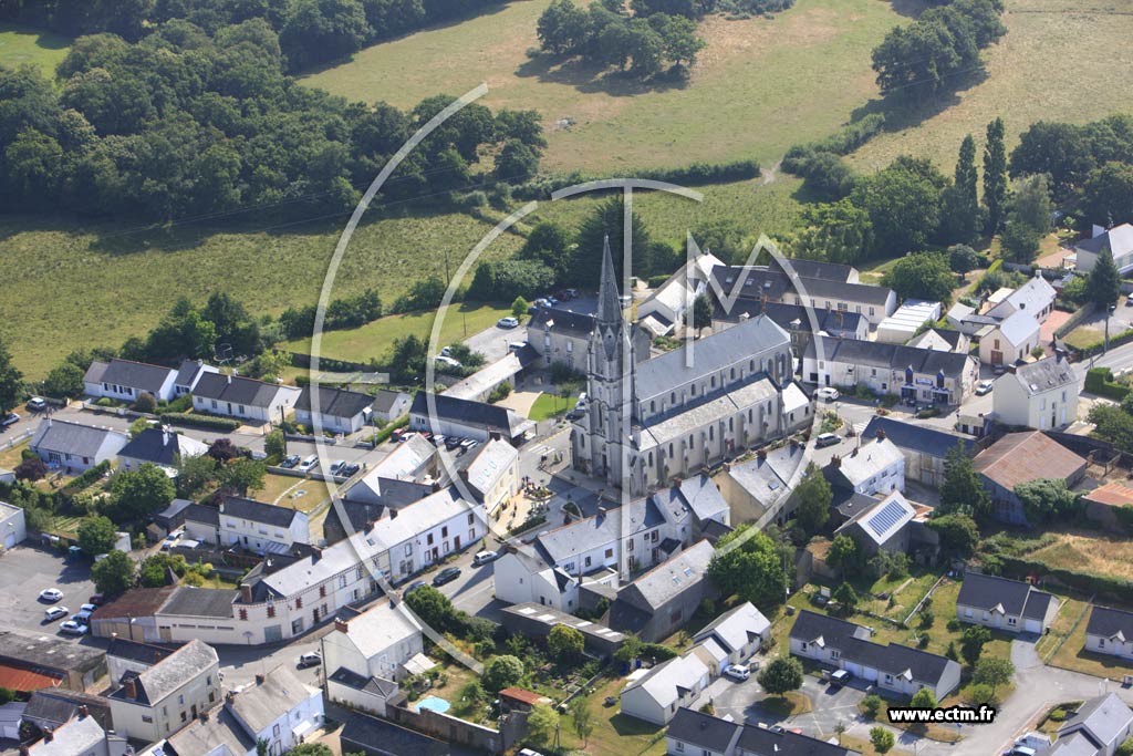Photo arienne de Prinquiau (Eglise)