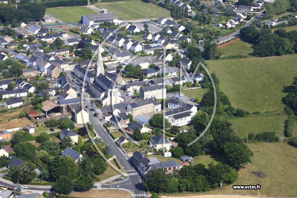 Photo arienne de Prinquiau (Eglise)