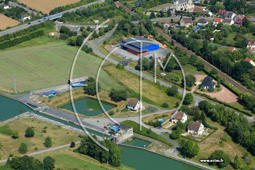 Photo arienne de Pont-l'vque