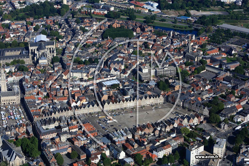Photo arienne de Arras (Grand Place)