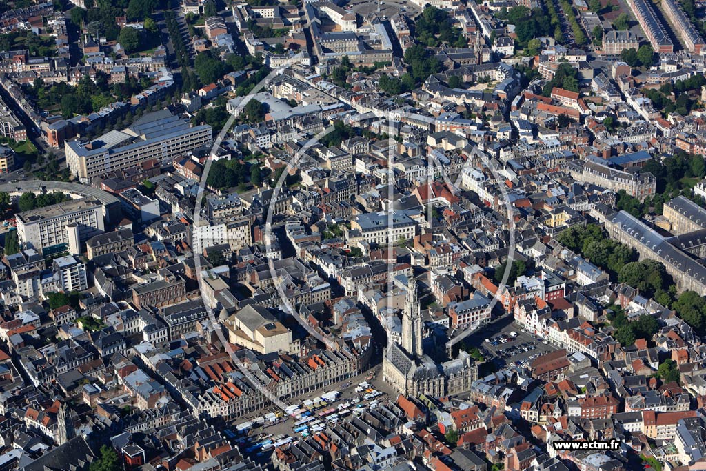 Photo arienne de Arras (Htel de Ville et Beffroi)