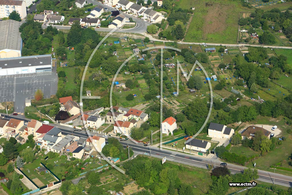 Photo arienne de pernay (La Villa)