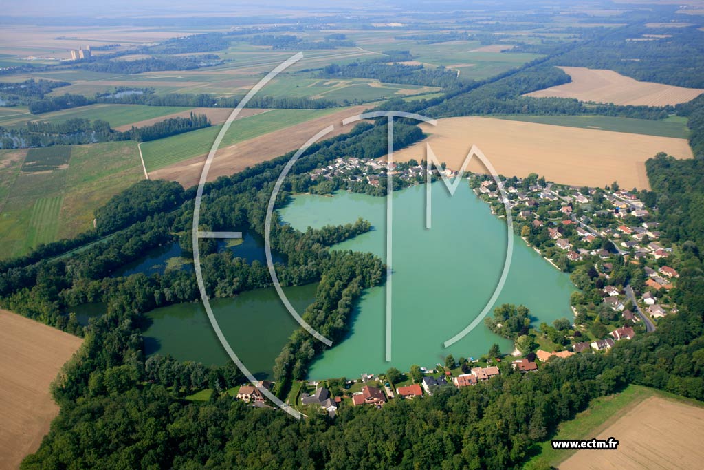 Photo arienne de Juvigny (Le Lac des Grands Prs)