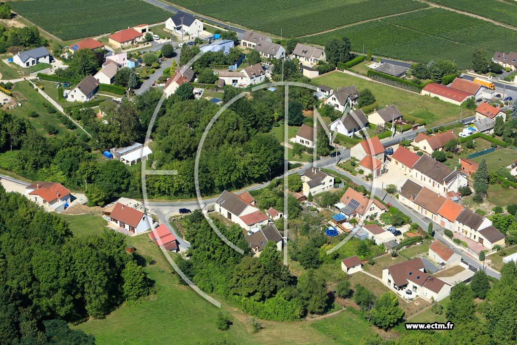 Photo arienne de uilly (Montvoisin)