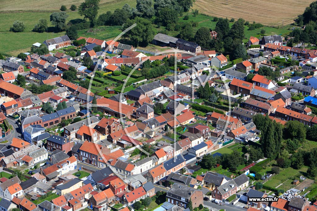 Photo arienne de Avesnes-les-Aubert (Rue Roger Salengro)