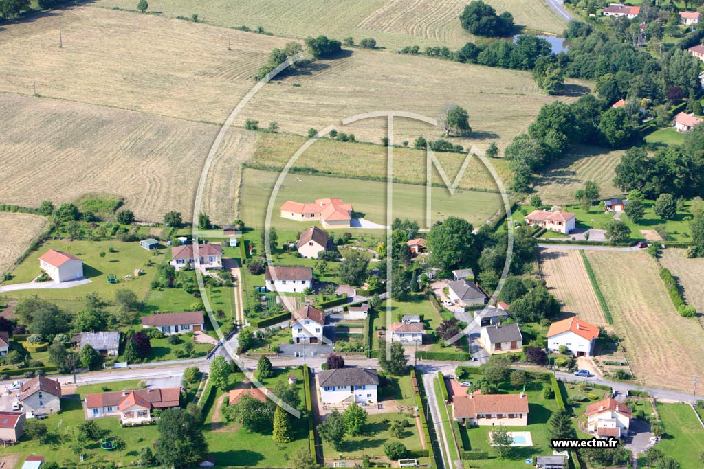 Photo arienne de Bosmie-l'Aiguille (Charroux)