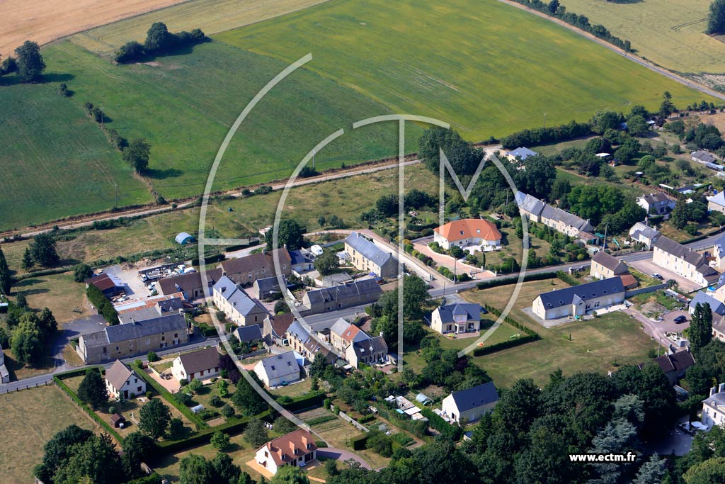 Photo arienne de Tilly-sur-Seulles (Saint-Pierre)