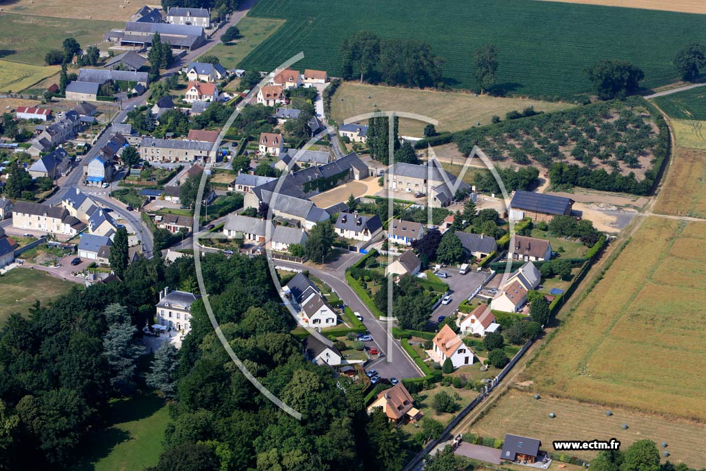Photo arienne de Tilly-sur-Seulles (Saint-Pierre)