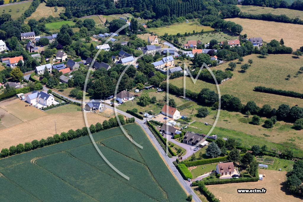 Photo arienne de Vaux-sur-Seulles (La Grande Rue)