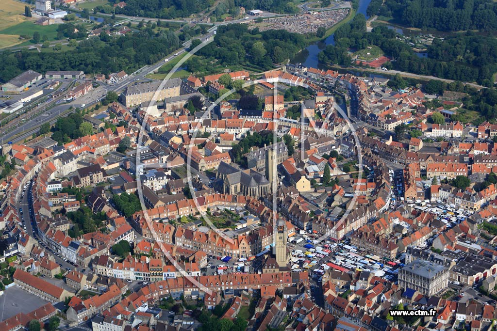 Photo arienne de Bergues (Quartier de l'Eglise)