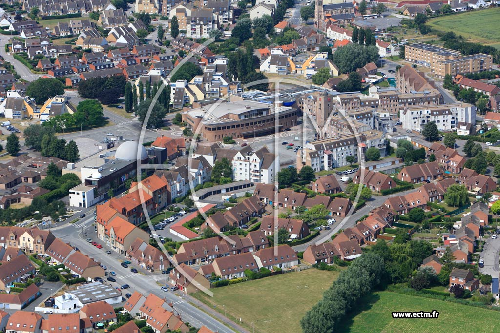 Photo arienne de Cappelle-la-Grande (Quartier de la Mairie)