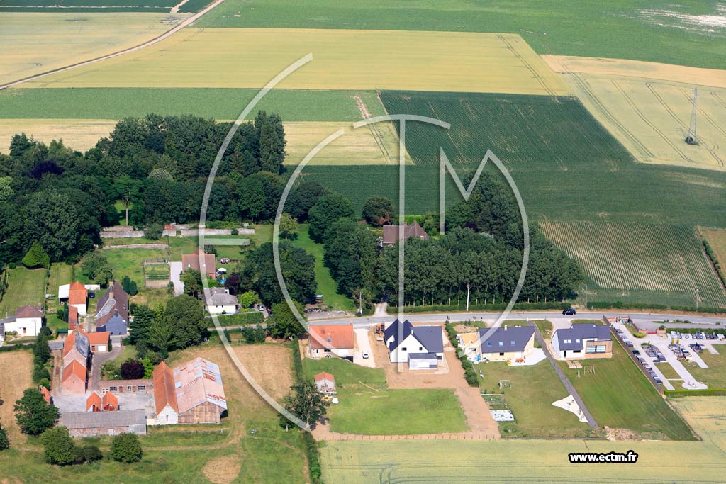 Photo arienne de Tatinghem (Quartier de l'Eglise)