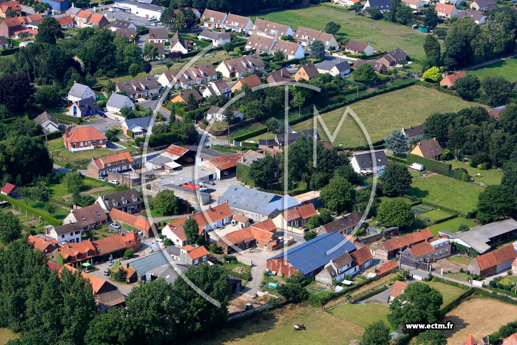 Photo arienne de Tatinghem (Quartier de l'Eglise)