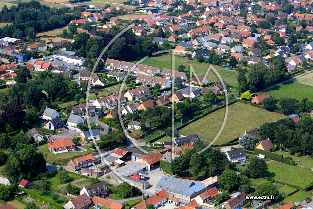 Photo arienne de Tatinghem (Quartier de l'Eglise)