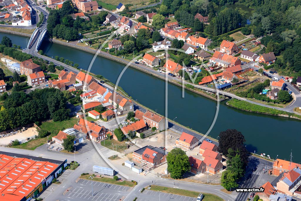 Photo arienne de Watten (Quartier du Pont sur l'Aa)