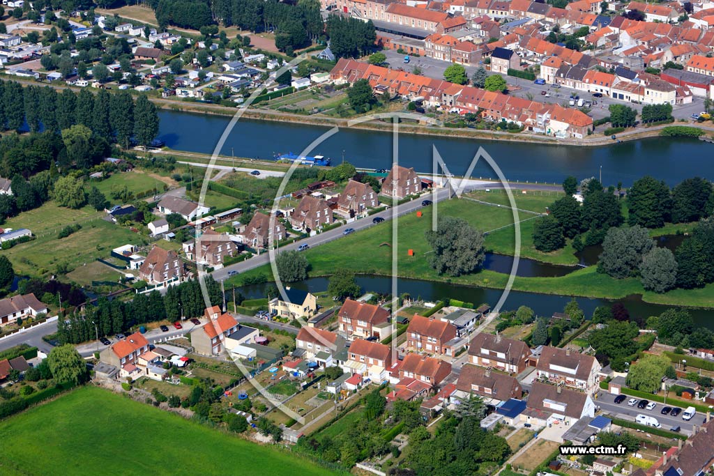 Photo arienne de Watten (Quartier du Pont sur l'Aa)