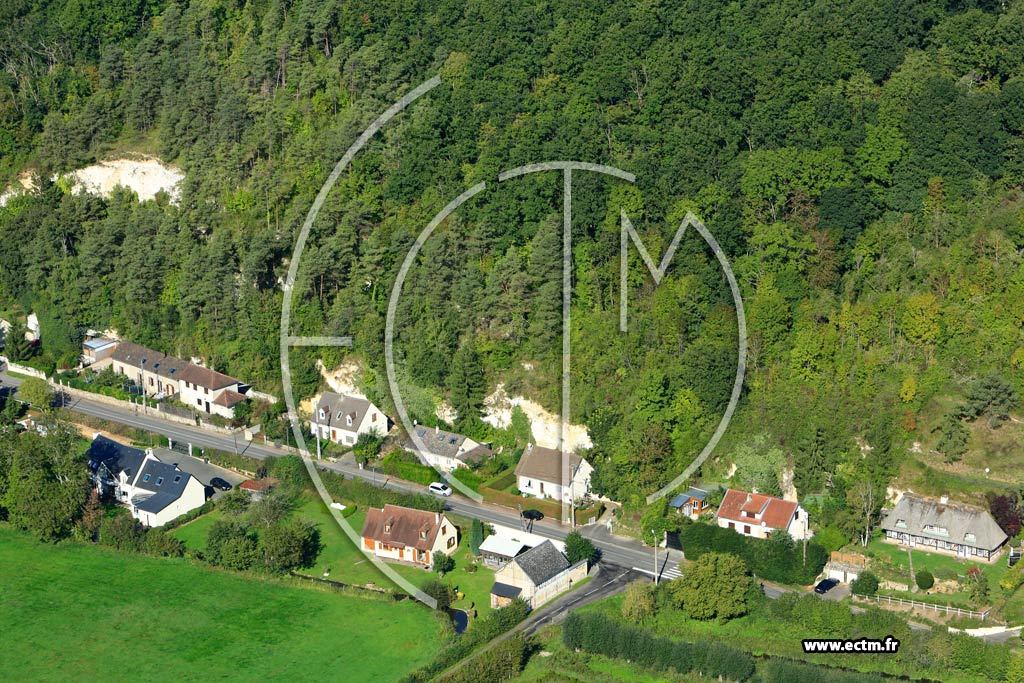 Photo arienne de Arnires-sur-Iton (Route de Conches)