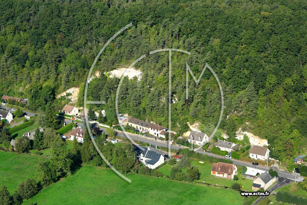 Photo arienne de Arnires-sur-Iton (Route de Conches)