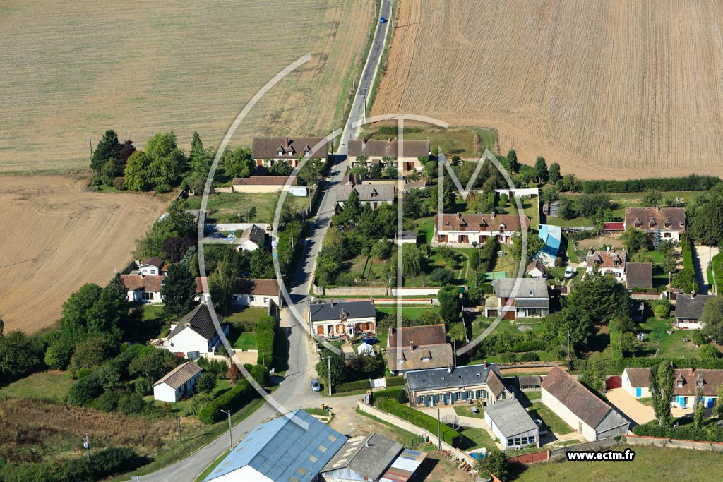 Photo arienne de Saint-Lubin-des-Joncherets (La Ferrette)