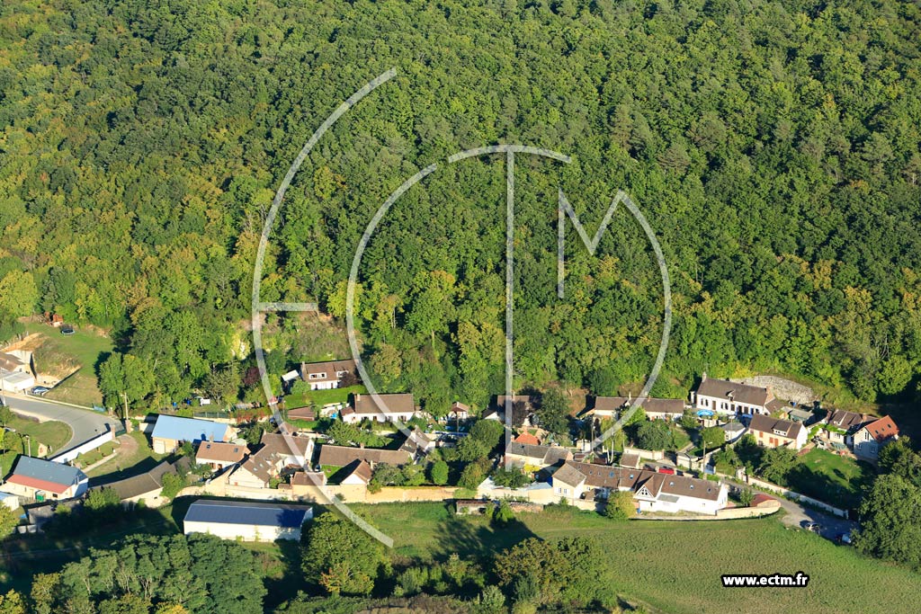 Photo arienne de Saint-Lubin-des-Joncherets (Les Caves)