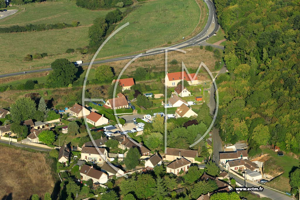 Photo arienne de Saint-Lubin-des-Joncherets (Les Caves)