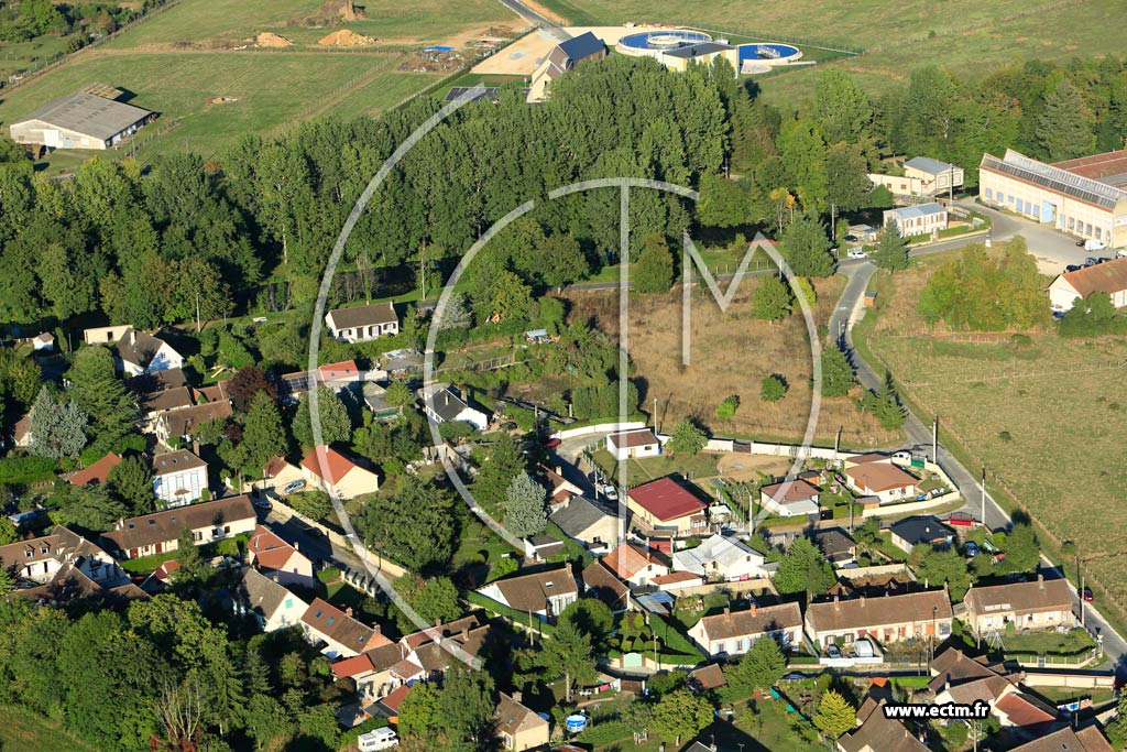 Photo arienne de Saint-Lubin-des-Joncherets (Les Caves)
