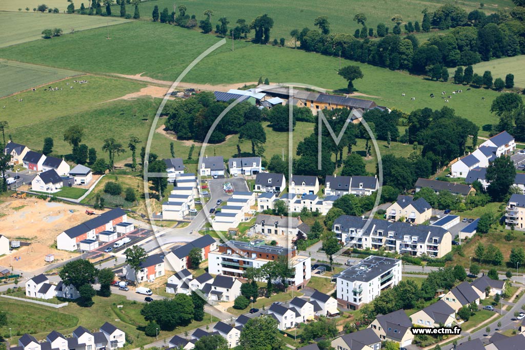 Photo arienne de Gvez (Le Placis Bral)