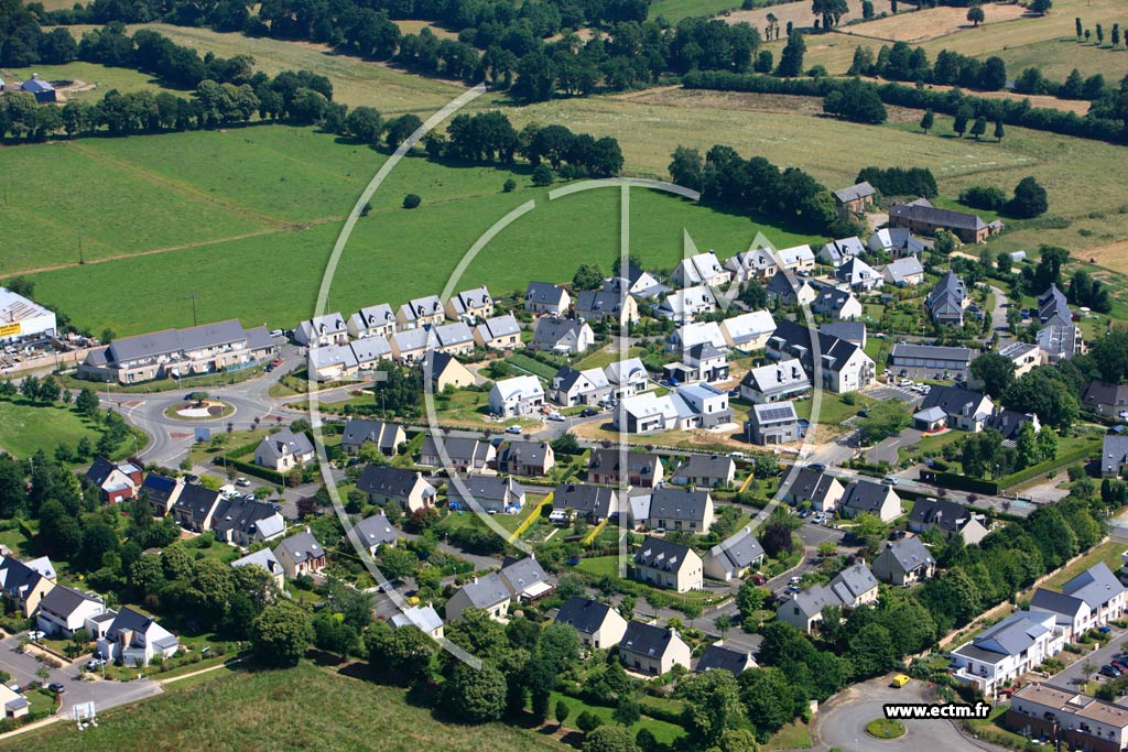 Photo arienne de Gvez (Le Placis Bral)