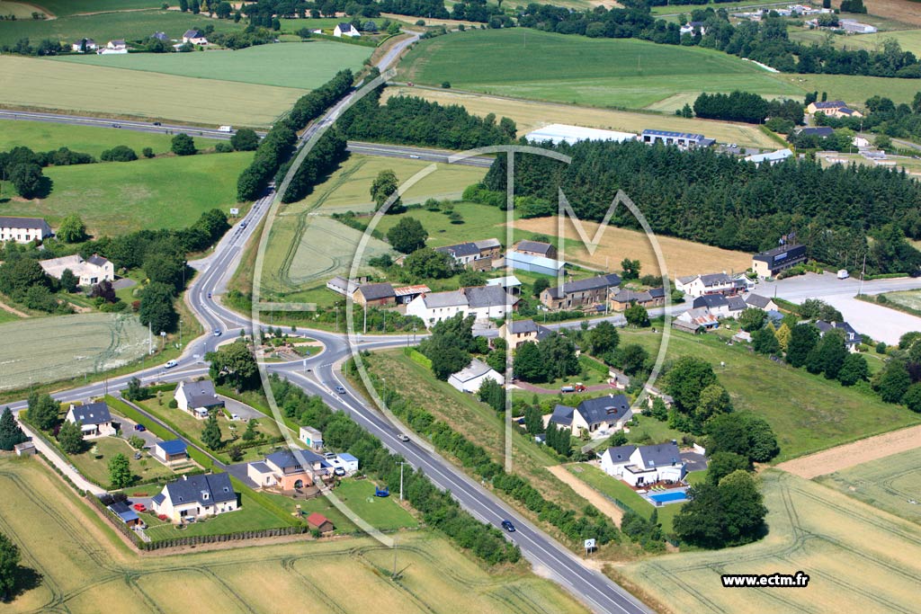 Photo arienne de Montauban de Bretagne (La Hucherais)