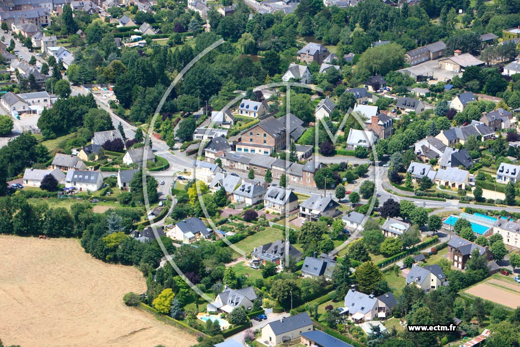 Photo arienne de Montfort sur Meu (Bel air)
