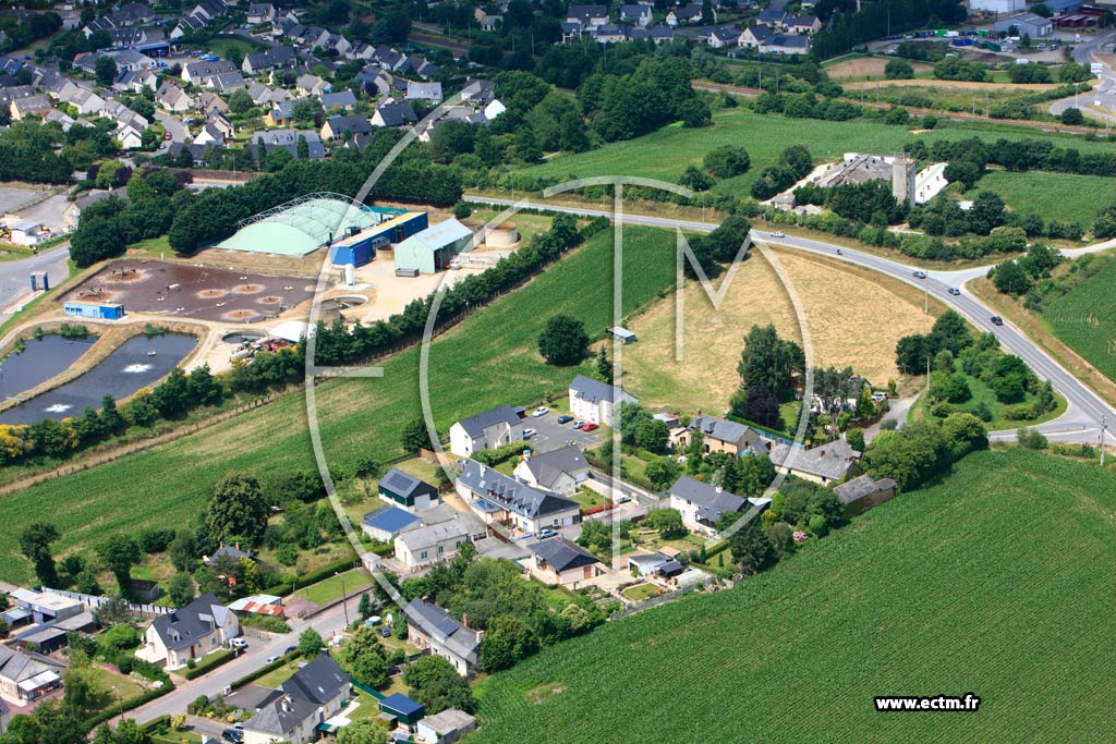 Photo arienne de Montfort sur Meu (L'Abbaye)