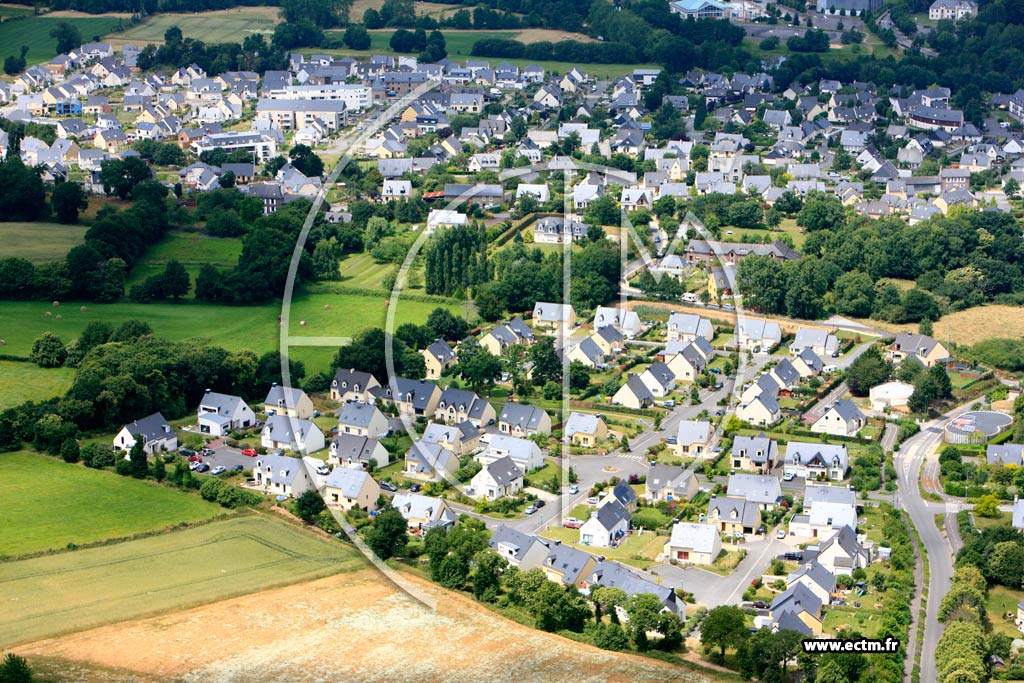 Photo arienne de Montfort sur Meu (La Chataigneraie)