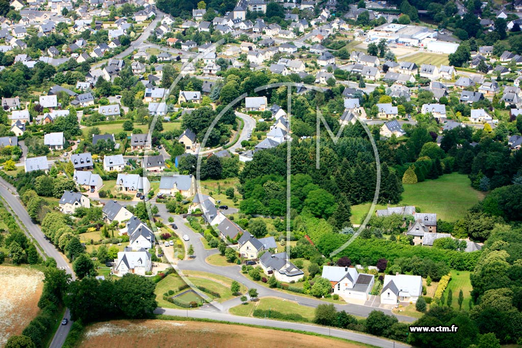 Photo arienne de Montfort sur Meu (La Chataigneraie)