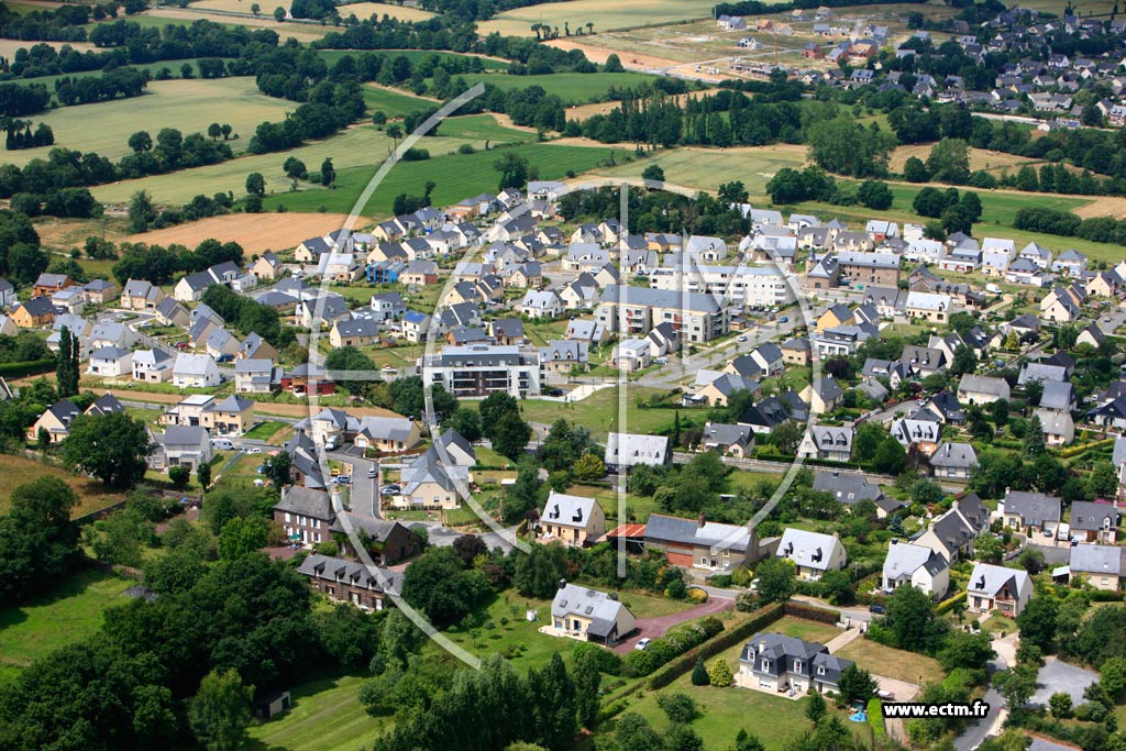 Photo arienne de Montfort sur Meu (Les Grippeaux)