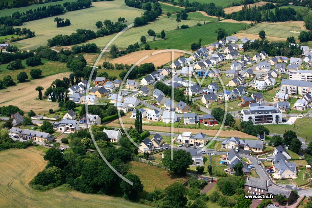 Photo arienne de Montfort sur Meu (Les Grippeaux)