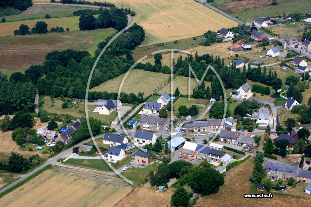 Photo arienne de Roz-Landrieux (Le Grand Chemin)