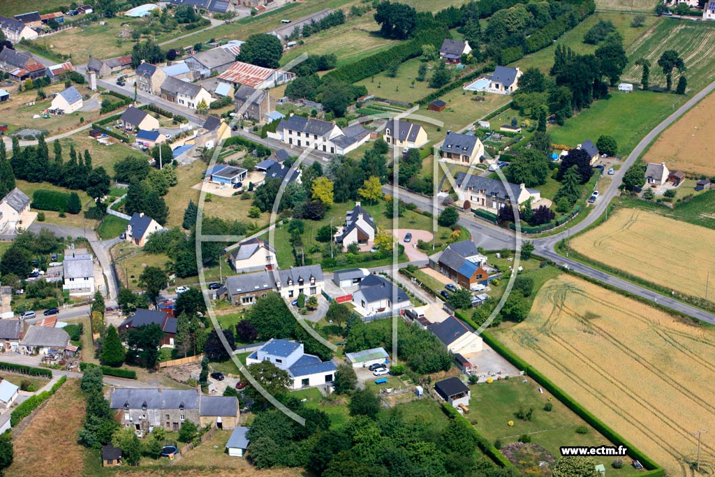 Photo arienne de Roz-Landrieux (Le Grand Chemin)