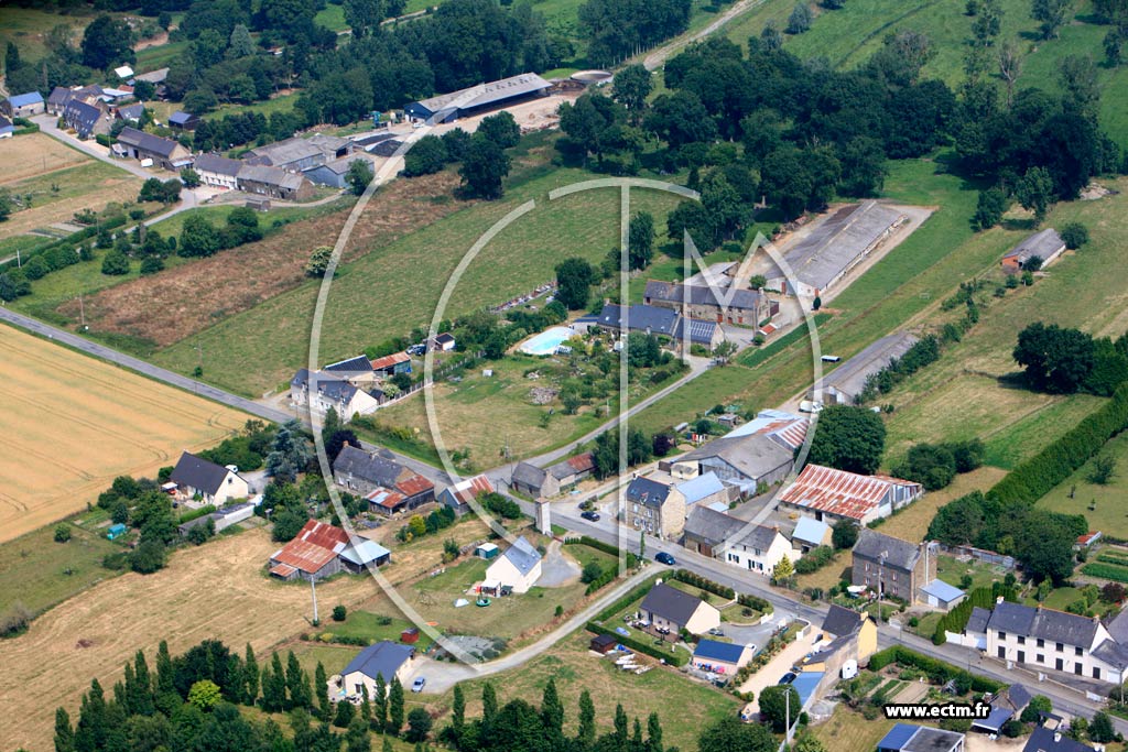 Photo arienne de Roz-Landrieux (Le Grand Chemin)