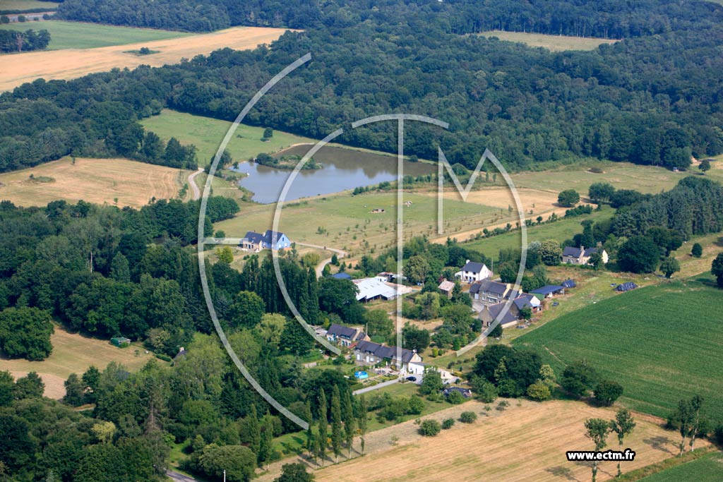 Photo arienne de Saint-Pierre-de-Plesguen (La Communais)