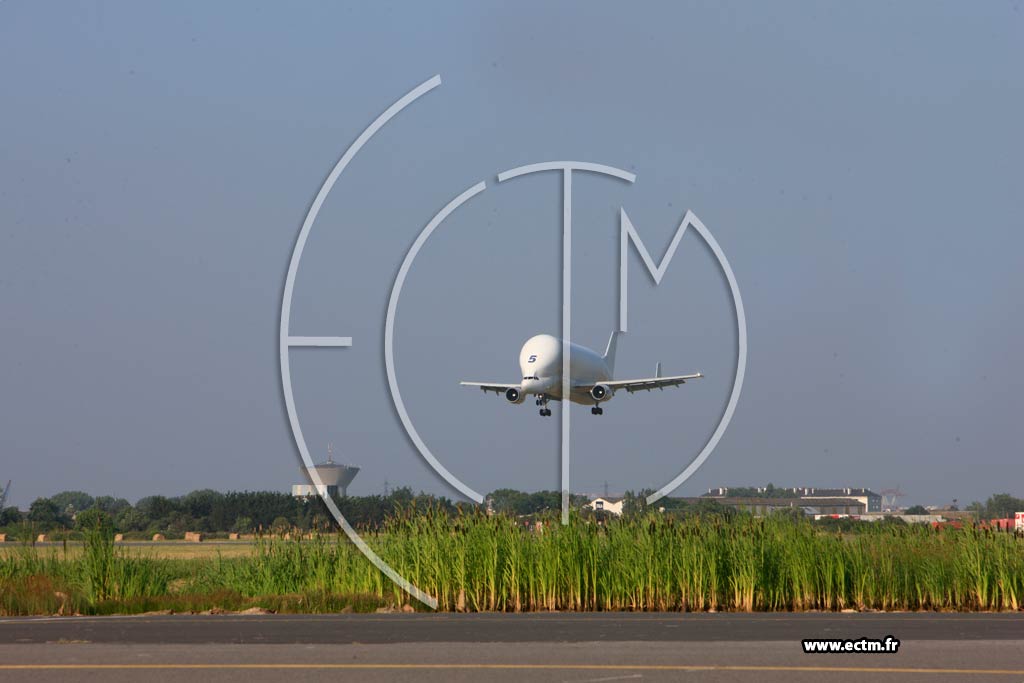 Photo arienne de Aroport de Saint-Nazaire Montoir (Airbus A300-600ST Beluga)