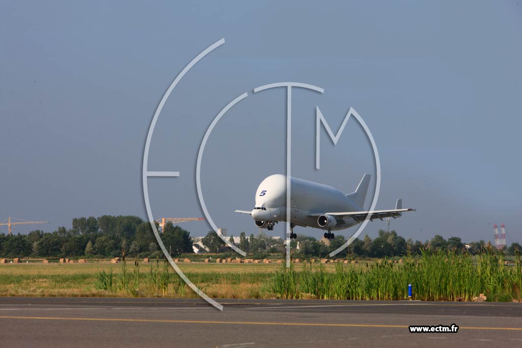 Photo arienne de Aroport de Saint-Nazaire Montoir (Airbus A300-600ST Beluga)